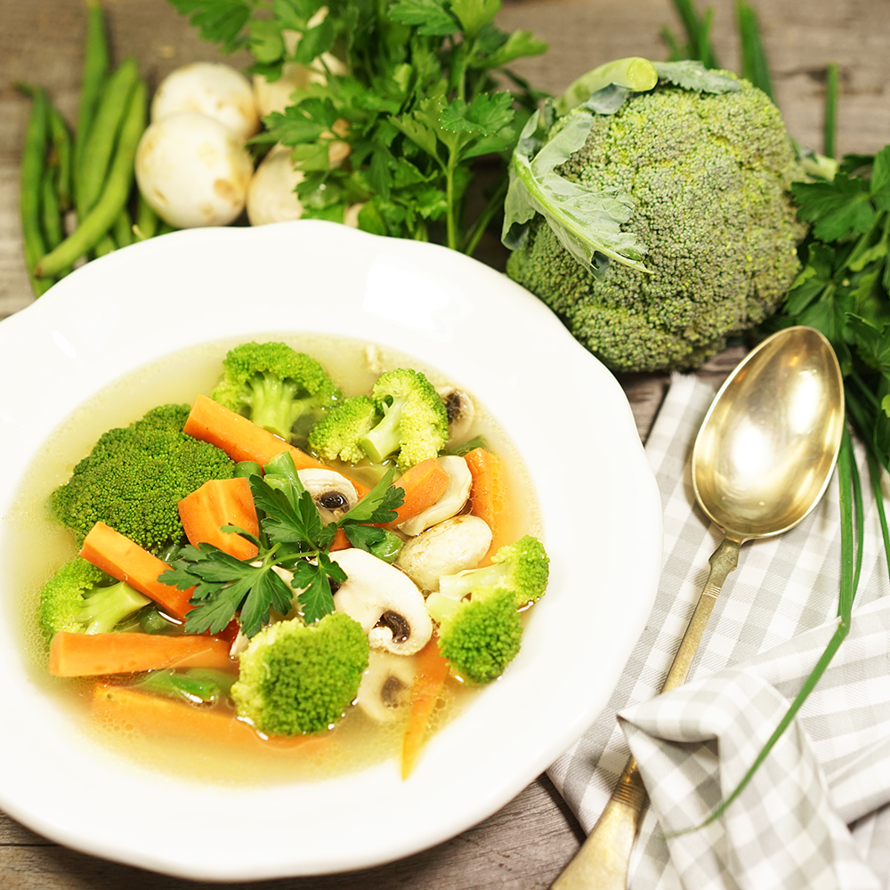 Klare Gemüsesuppe - Die Steinzeitköchin