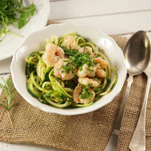 Zucchini-Nudeln mit Majoran-Shrimps-Sauce