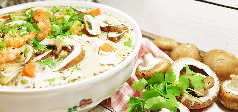 Elke Eisner - Cremige Champignon-Suppe mit Shrimps, Kräutern und Gemüse