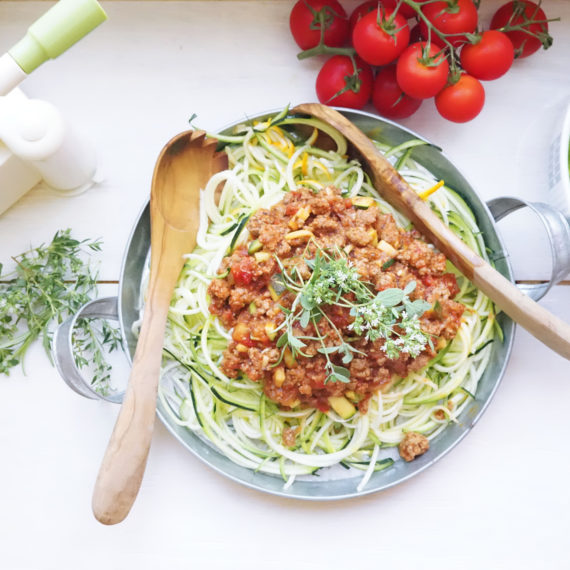 Zucchini-Nudeln, Zudeln oder Zoodles alla Bolognese - Koch-Rezepte Elke Eisner Steinzeitköchin Paleo