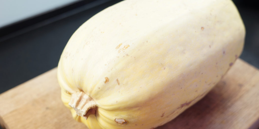 spaghettikürbis kohlenhydratarm, wenig kohlenhydrate Alternative zu Nudeln, paleo, keine Getreide, Nudeln ohne Mehl, ideal zum Abnehmen, gesunde Rezepte