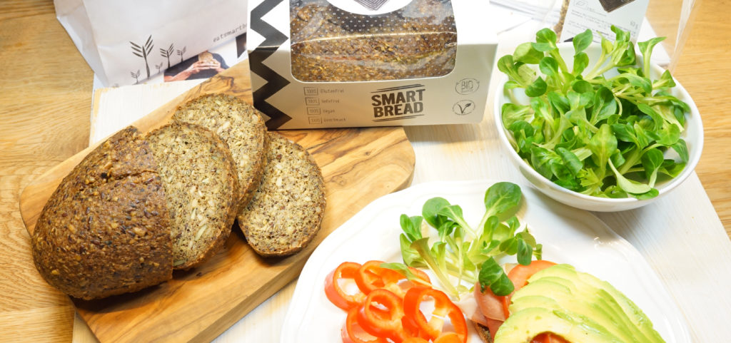 Smartbread, Paleobrot, Brot ohne Mehl, low Carb brot, Brot ohne Mehl, 3 zutaten brot, 3 zutaten brötchen, ohne mehl, schnell zubereitet, ohne kohlenhydrate, ideal zum Abnehmen, ein schnelles Frühstück, gesund und getreidefrei, laktosefrei, ohne Zucker, in wenigen Minuten zubereitet,