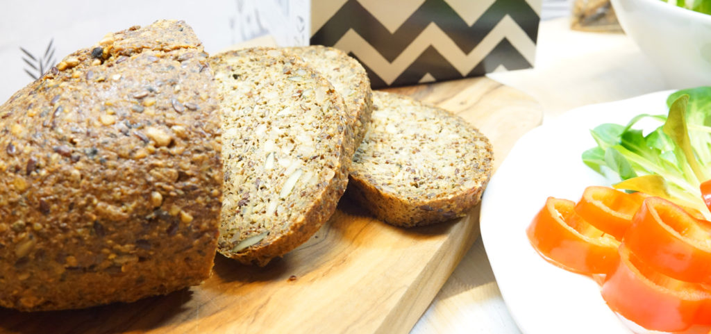 Smartbread, Paleobrot, Brot ohne Mehl, low Carb brot, Brot ohne Mehl, 3 zutaten brot, 3 zutaten brötchen, ohne mehl, schnell zubereitet, ohne kohlenhydrate, ideal zum Abnehmen, ein schnelles Frühstück, gesund und getreidefrei, laktosefrei, ohne Zucker, in wenigen Minuten zubereitet,