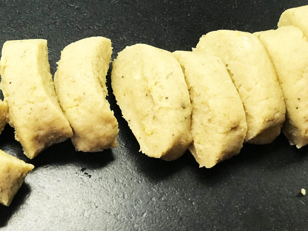 Paleo-Autoimmuntherapie Paleo Kroketten aus Kochbananen, AIP, glutenfrei, eifrai, getreidefrei, michlfrei, nussfrei, kochen nach dem Autoimmunprotokoll, ideal bei Autoimmunerkrankungen wie Hashimoto, Rheuma, Arthritis, gesundes Mittagessen Kroketten ohne Kartoffel